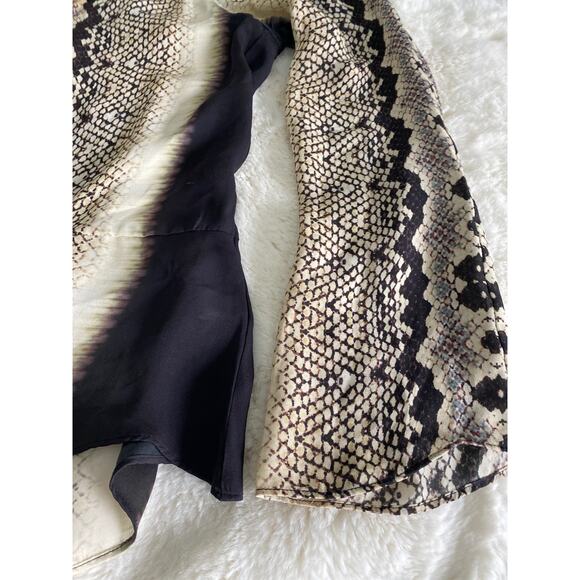 Artelier Nicole Miller 100% Silk 'Anaconda' Snakeskin V-Neck Blouse Sz P - Picture 8 of 12
